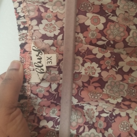 Hint of Blush Floral Dress - Picture 3 of 10